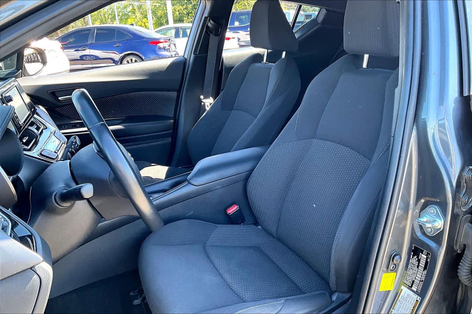 Used 2018 Toyota C-HR XLE FWD image 7