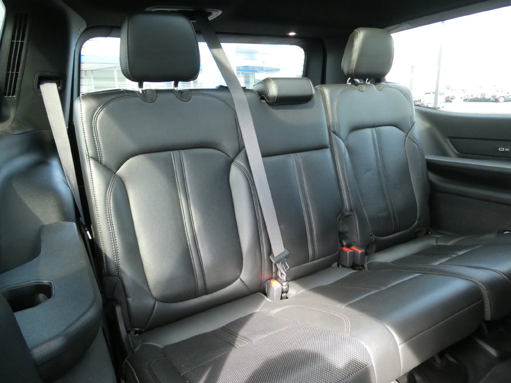 Used 2023 Jeep Wagoneer 4WD w/ Premium Group I image 16
