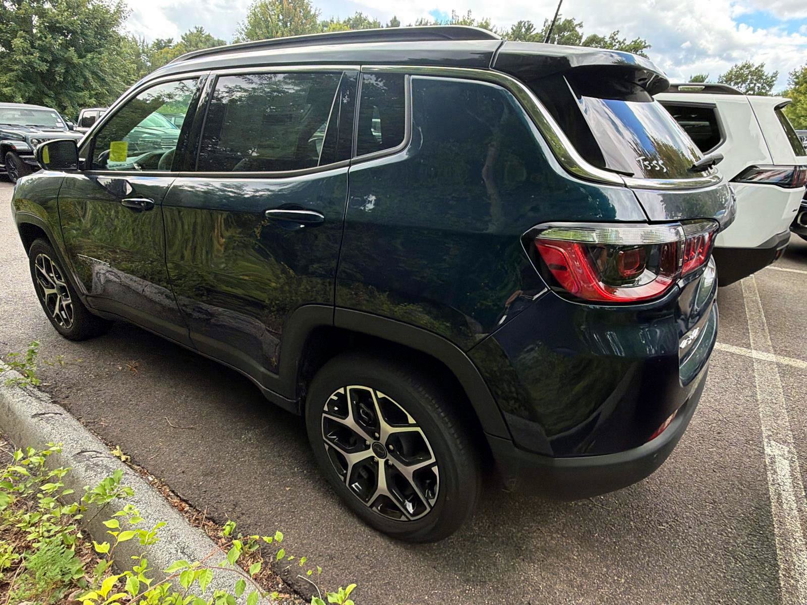 New 2026 Jeep Compass Limited AWD/4WD image 3