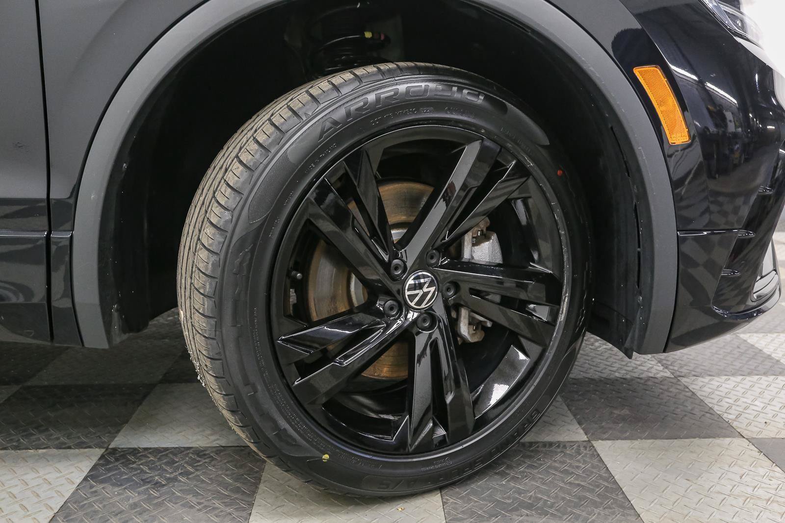 Certified 2024 Volkswagen Tiguan SE R-Line AWD/4WD image 19