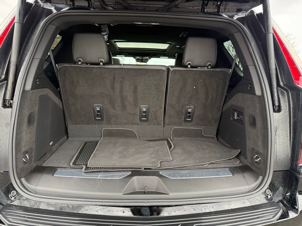 Used 2023 Cadillac Escalade Premium Luxury w/ Performance Package image 19