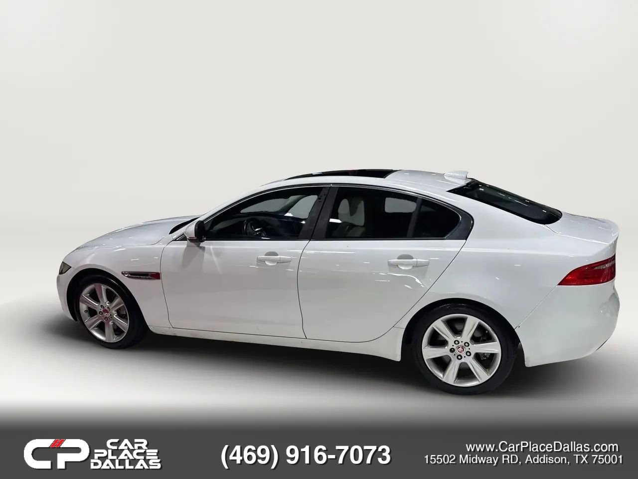 Used 2017 Jaguar XE Premium RWD image 4