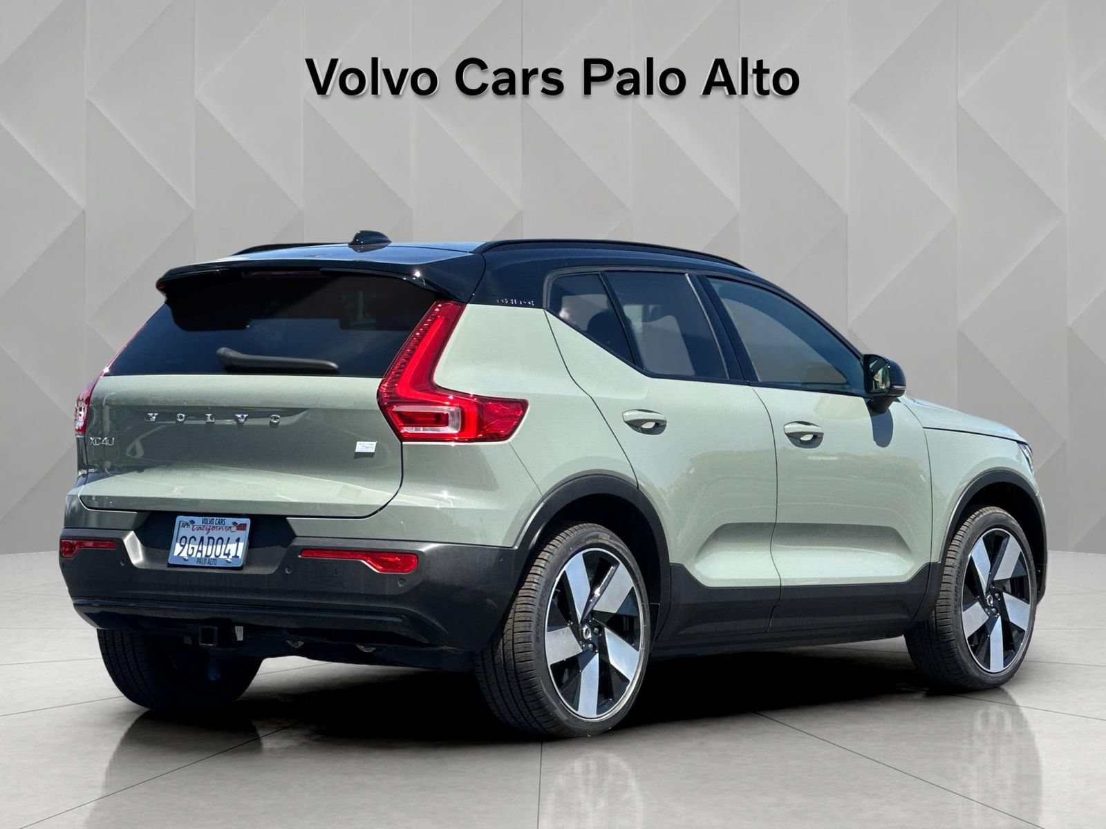 Certified 2023 Volvo XC40 Recharge Ultimate w/ Protection Package Premier AWD/4WD image 3