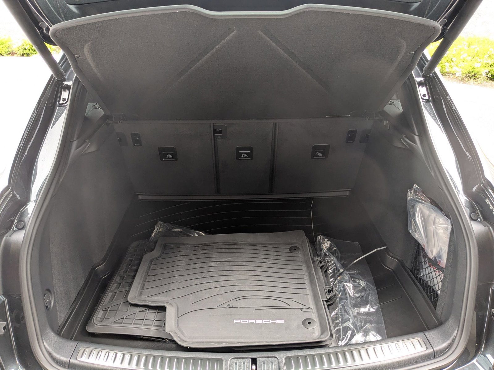 Certified 2026 Porsche Macan AWD/4WD image 25