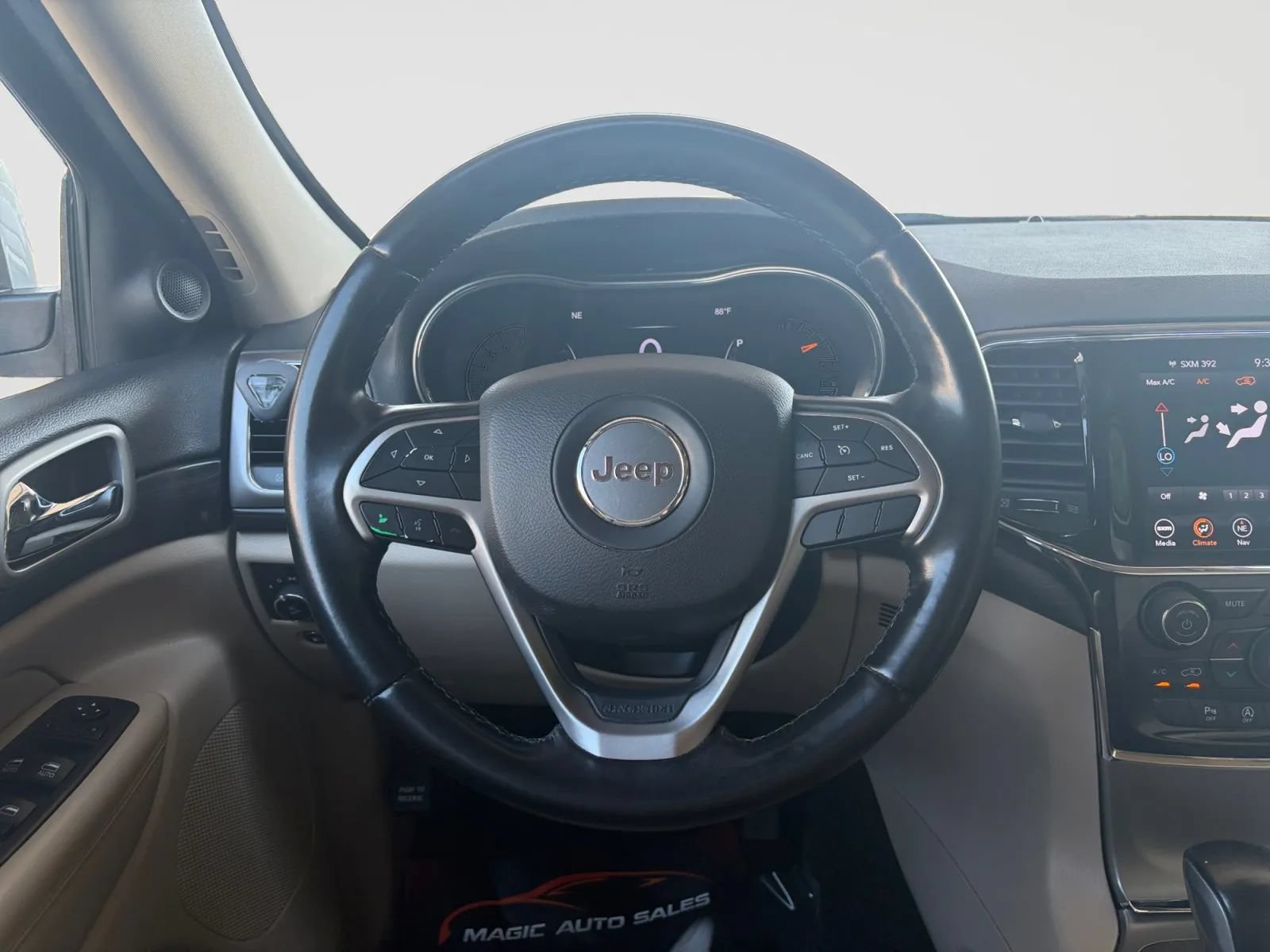 Used 2022 Jeep Grand Cherokee Laredo E AWD/4WD image 27