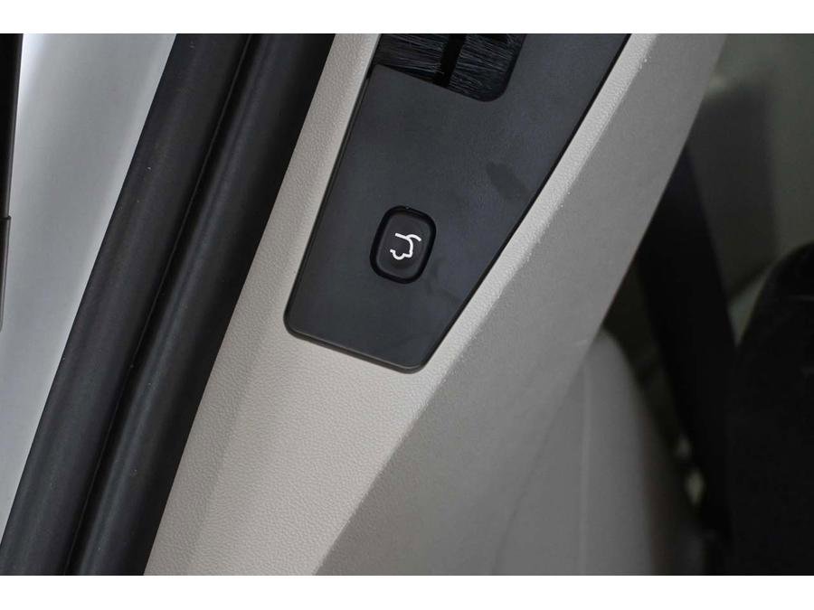 Used 2019 Dodge Grand Caravan SXT image 24