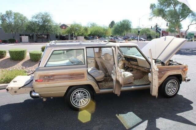 Used 1990 Jeep Grand Wagoneer image 21