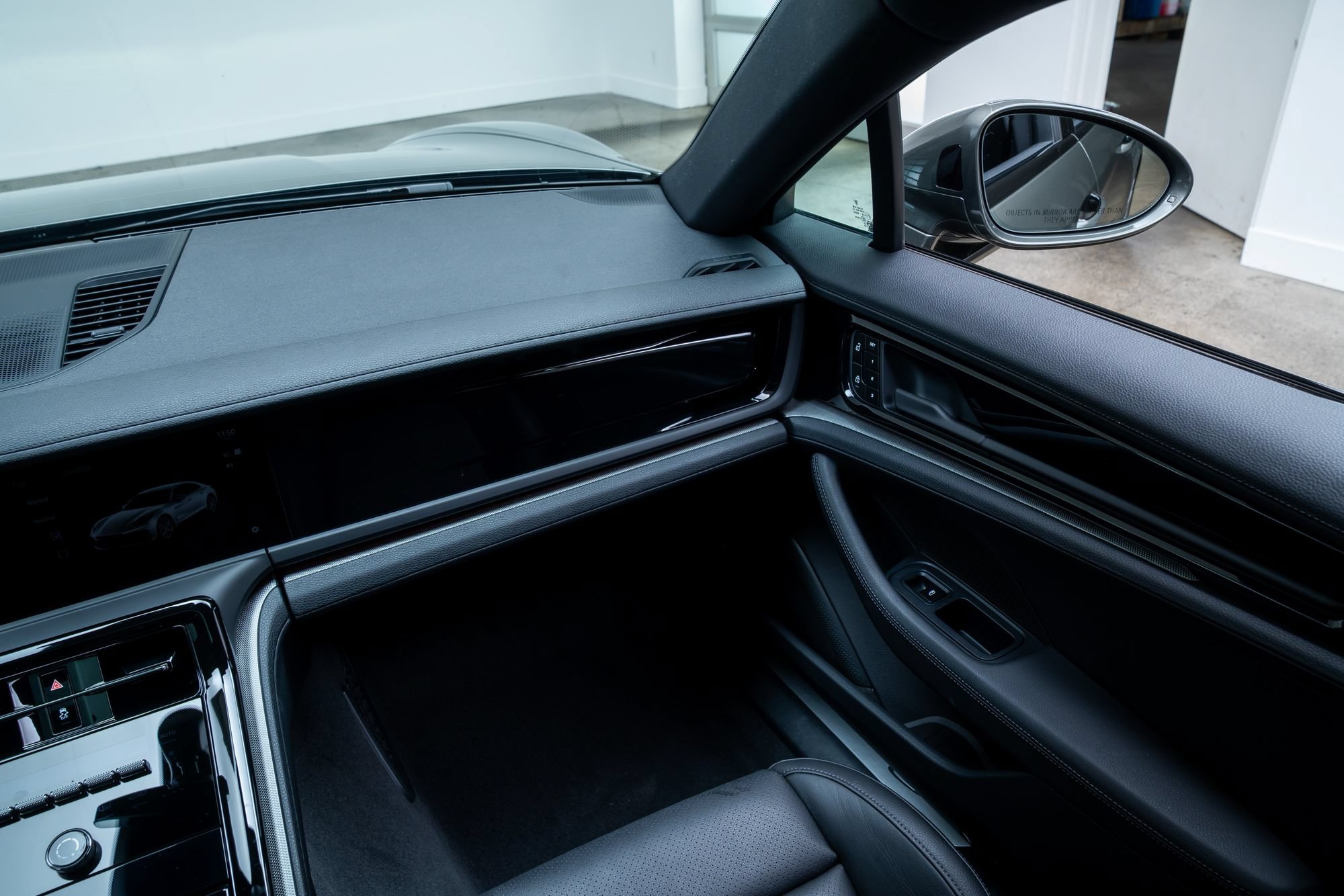 Used 2024 Porsche Panamera RWD image 12