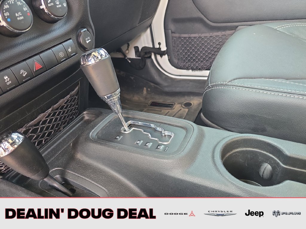Used 2015 Jeep Wrangler Unlimited Rubicon AWD/4WD image 24
