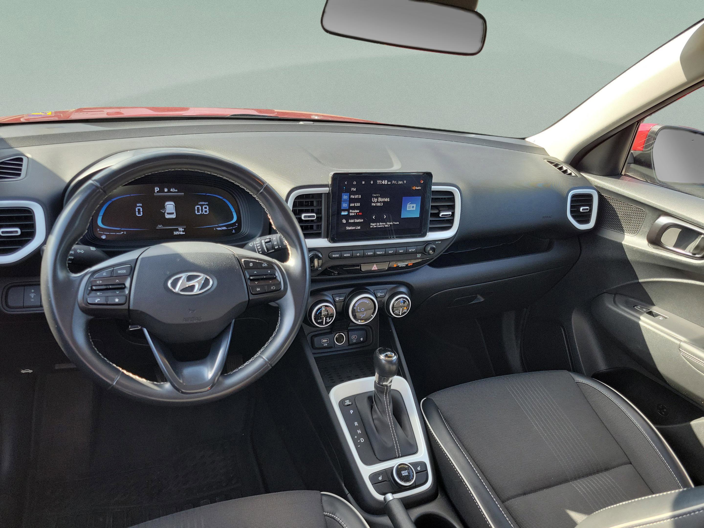 Used 2023 Hyundai Venue Limited image 16