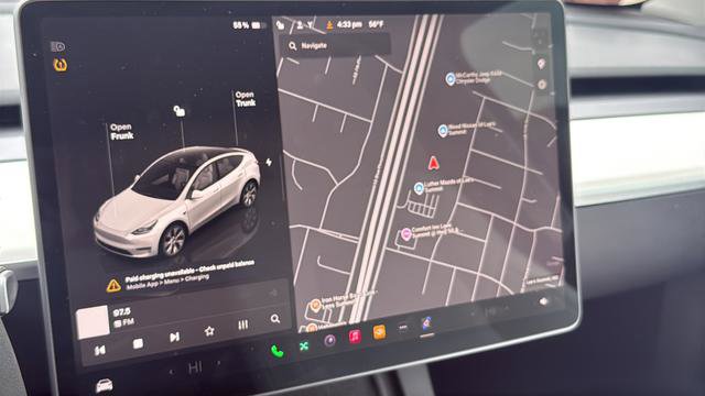 Used 2024 Tesla Model Y 2WD image 29