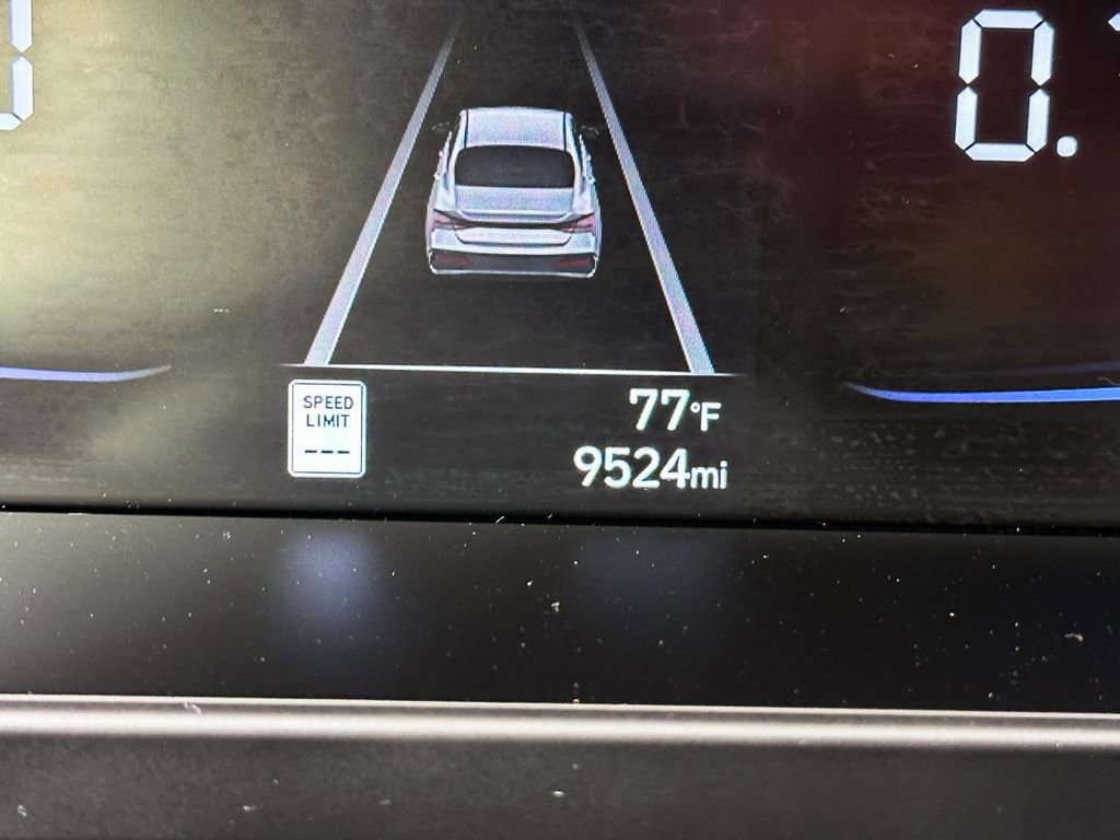 Used 2025 Hyundai Elantra Sport image 26