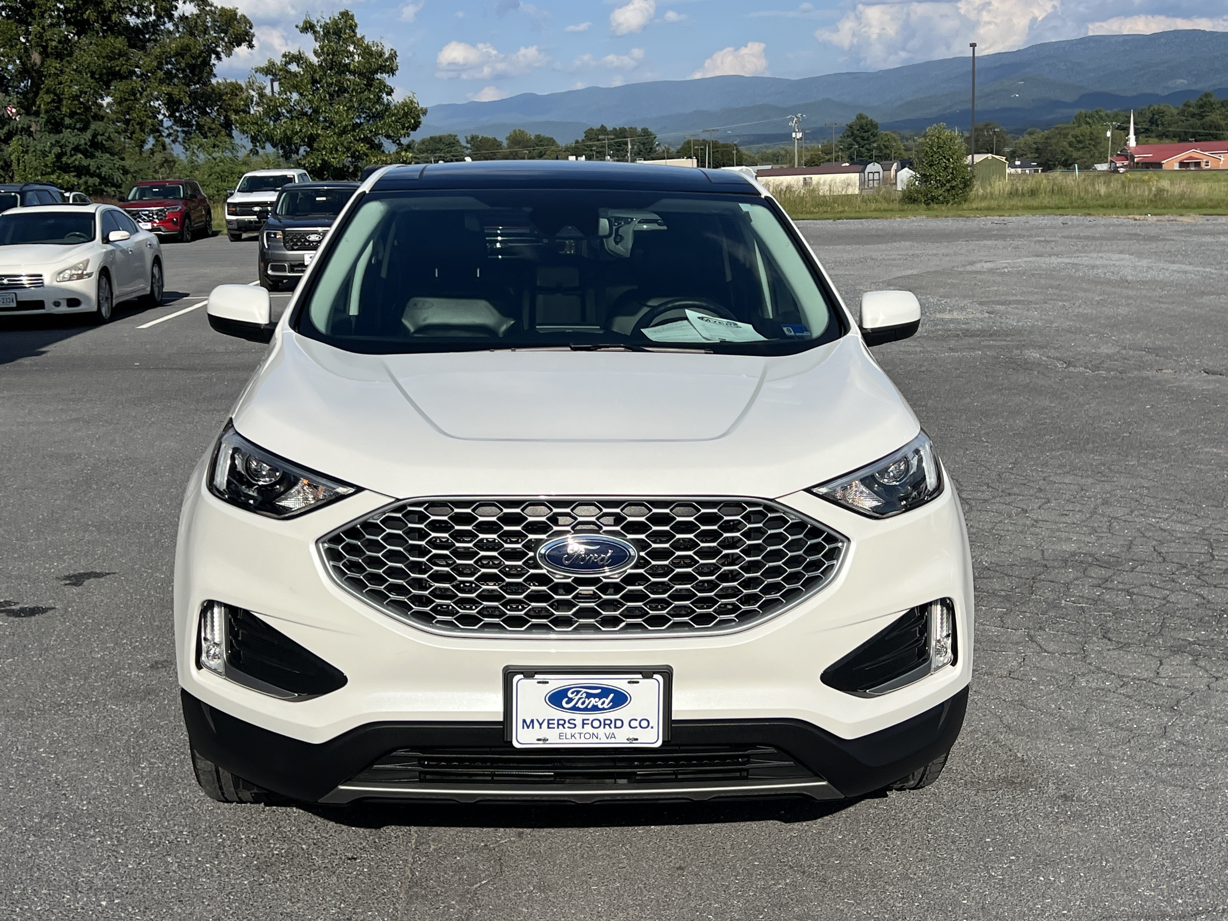 Used 2024 Ford Edge SEL w/ Convenience Package AWD/4WD image 3