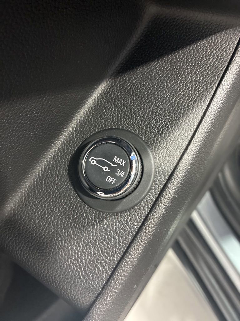 Used 2020 Chevrolet Traverse LT image 19