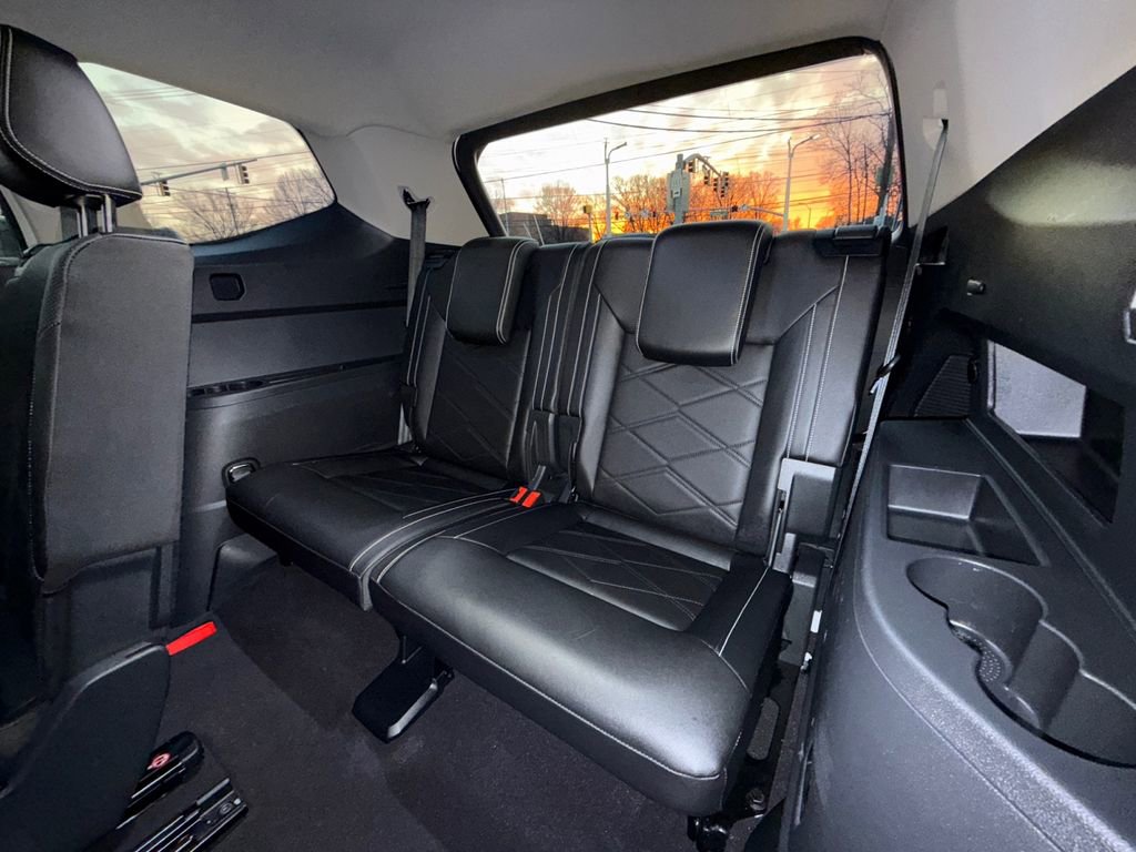 Used 2025 Volkswagen Atlas SE image 23