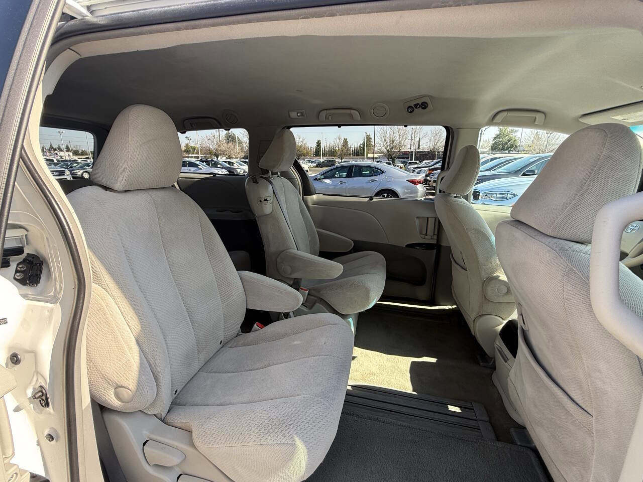 Used 2012 Toyota Sienna LE image 16