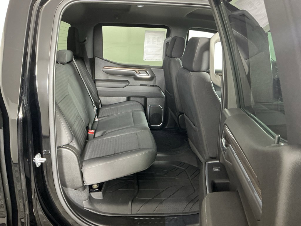 Used 2022 Chevrolet Silverado 1500 LT AWD/4WD image 7