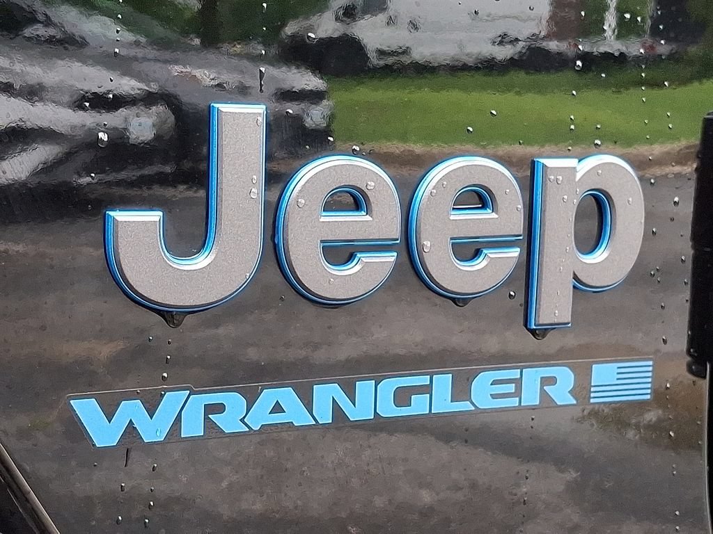 Used 2023 Jeep Wrangler Unlimited w/ Sun & Screen Package AWD/4WD image 31