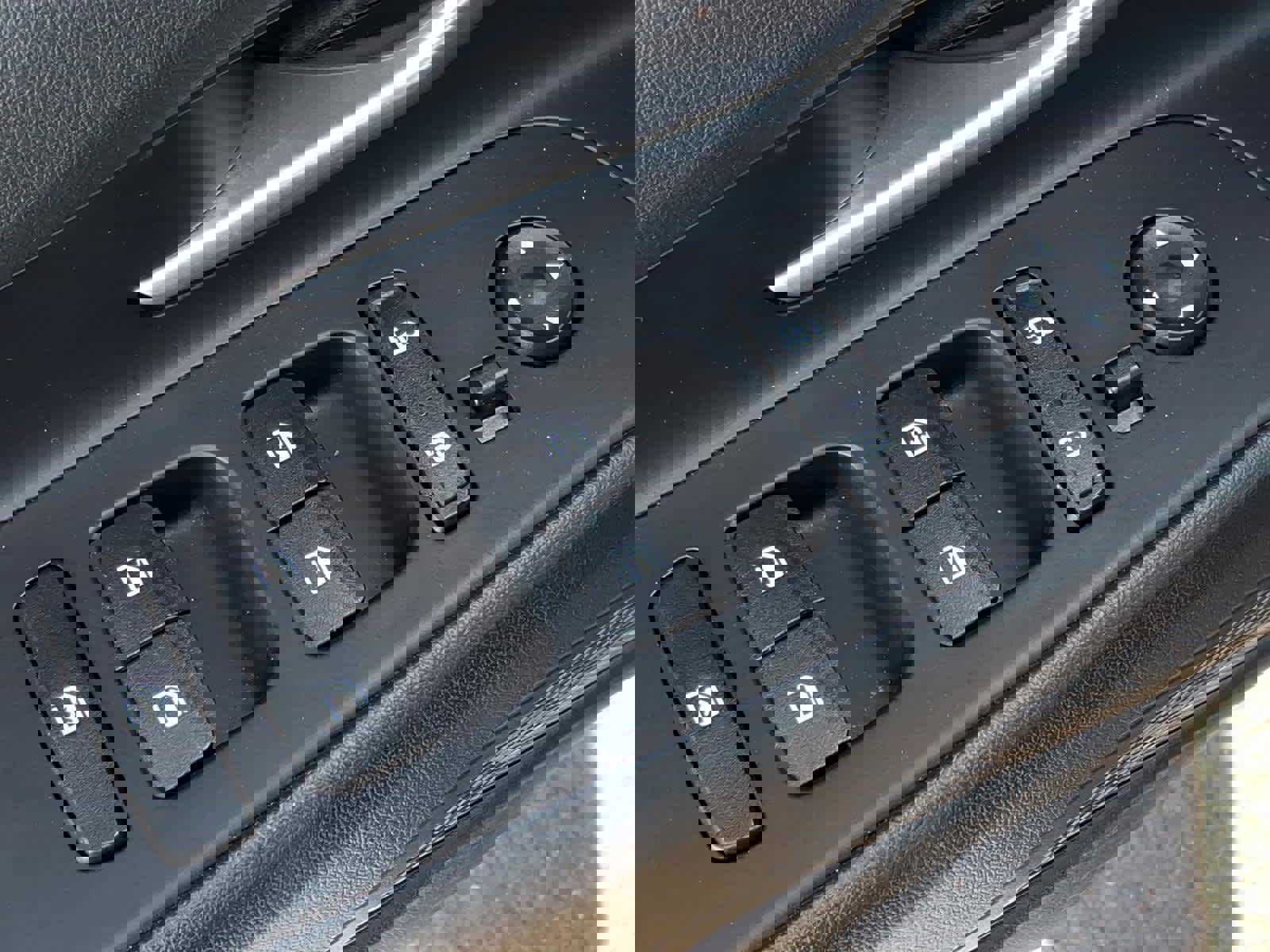 Used 2023 Hyundai Elantra Limited image 23