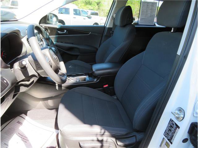 Used 2017 Kia Sorento FWD image 3