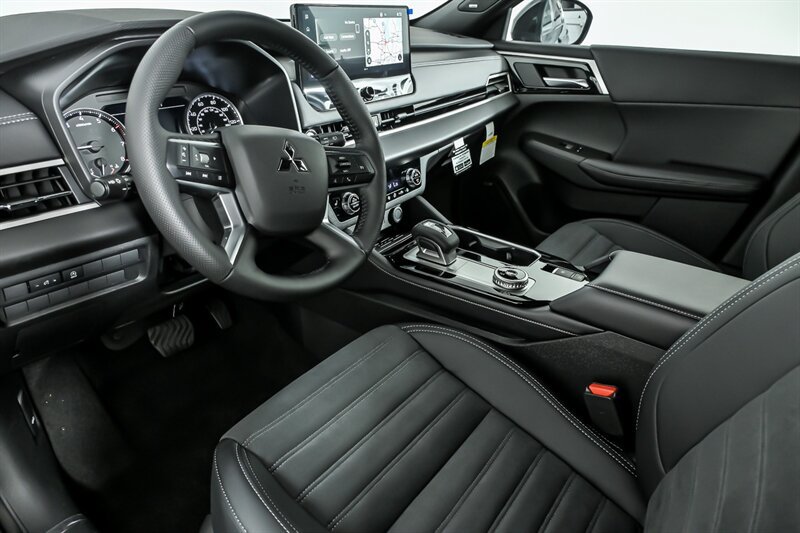 New 2026 Mitsubishi Outlander LE FWD image 13