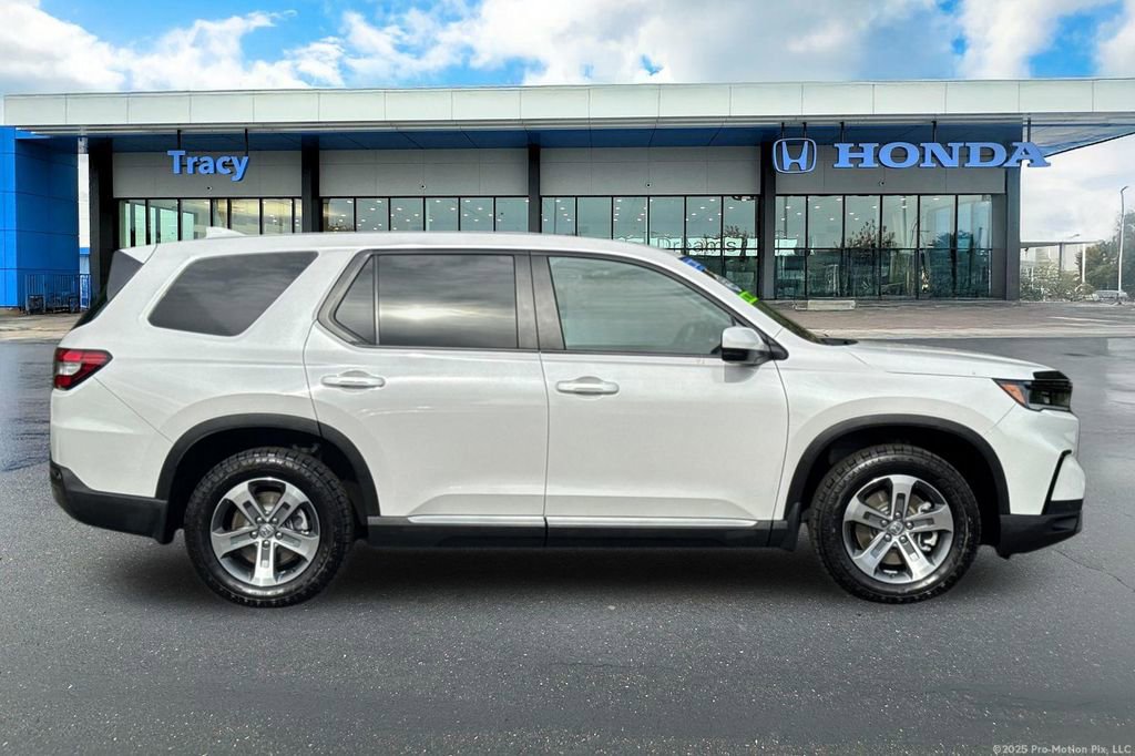 Certified 2025 Honda Pilot EX-L image 4