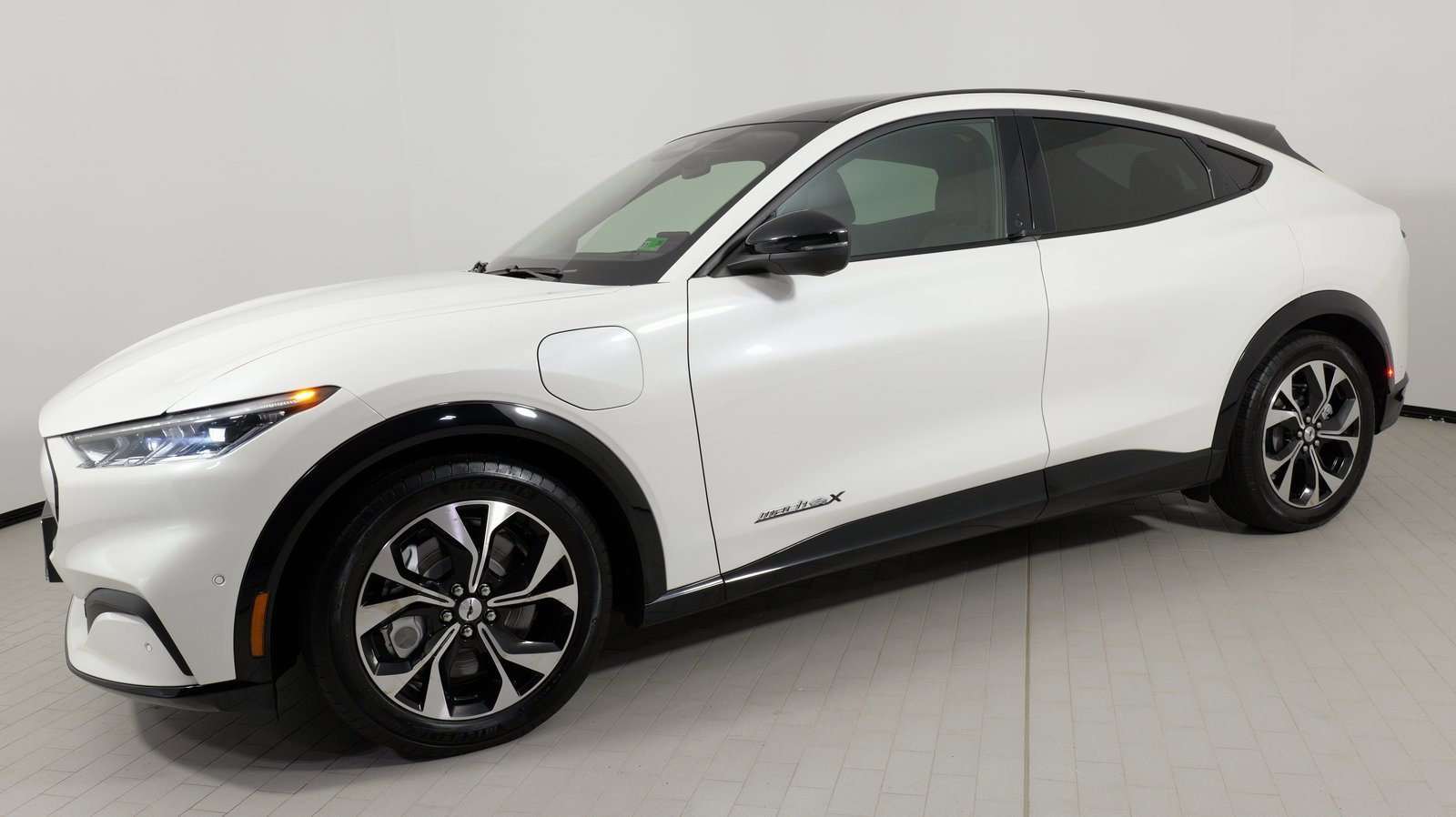 Used 2022 Ford Mustang Mach-E Premium image 1