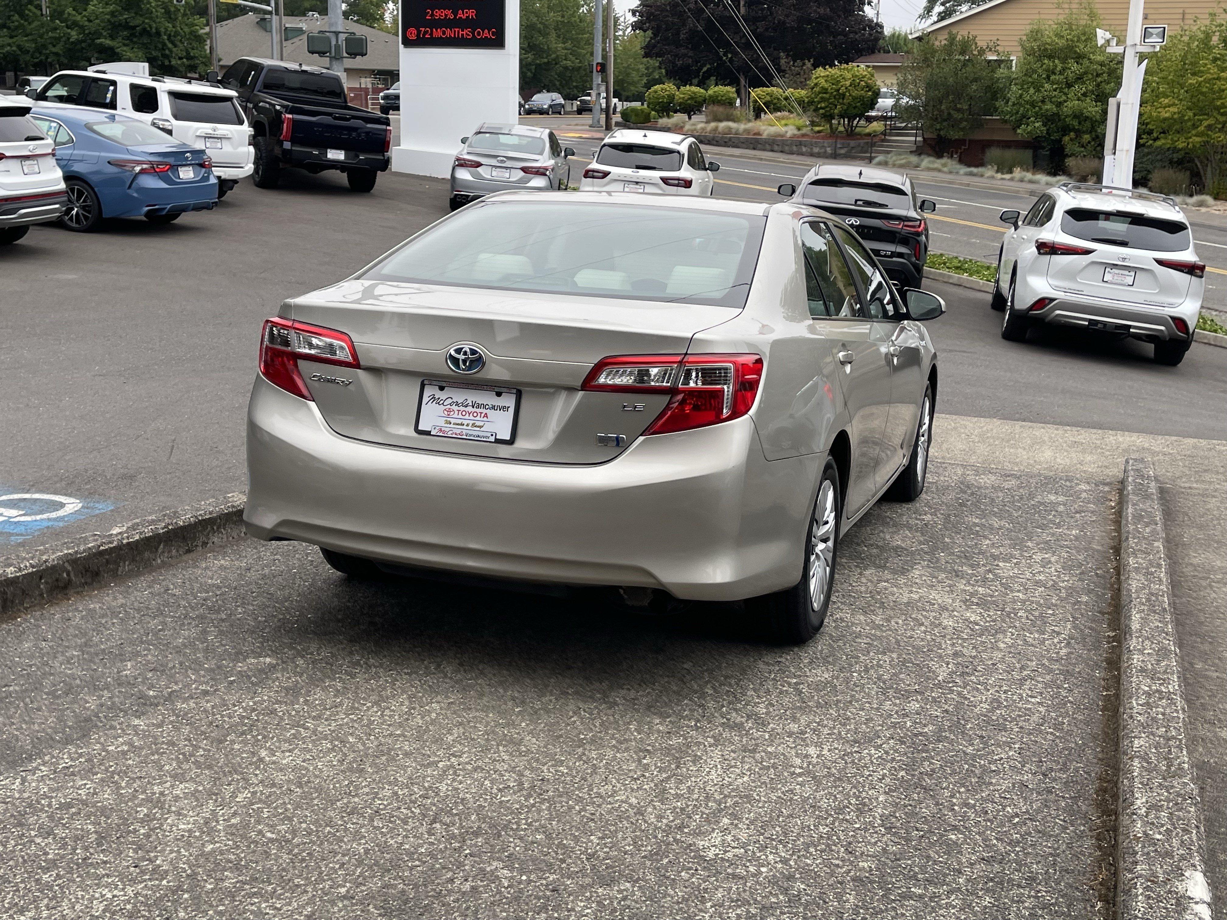 Used 2014 Toyota Camry LE FWD image 8