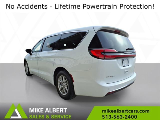 Used 2024 Chrysler Pacifica Touring-L image 5