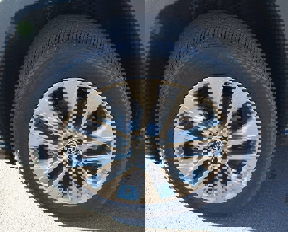 Used 2025 Toyota RAV4 XLE Premium image 26