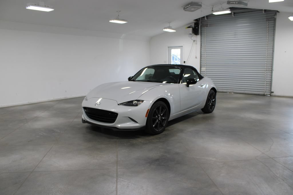 Used 2016 MAZDA MX-5 Miata Club RWD image 4