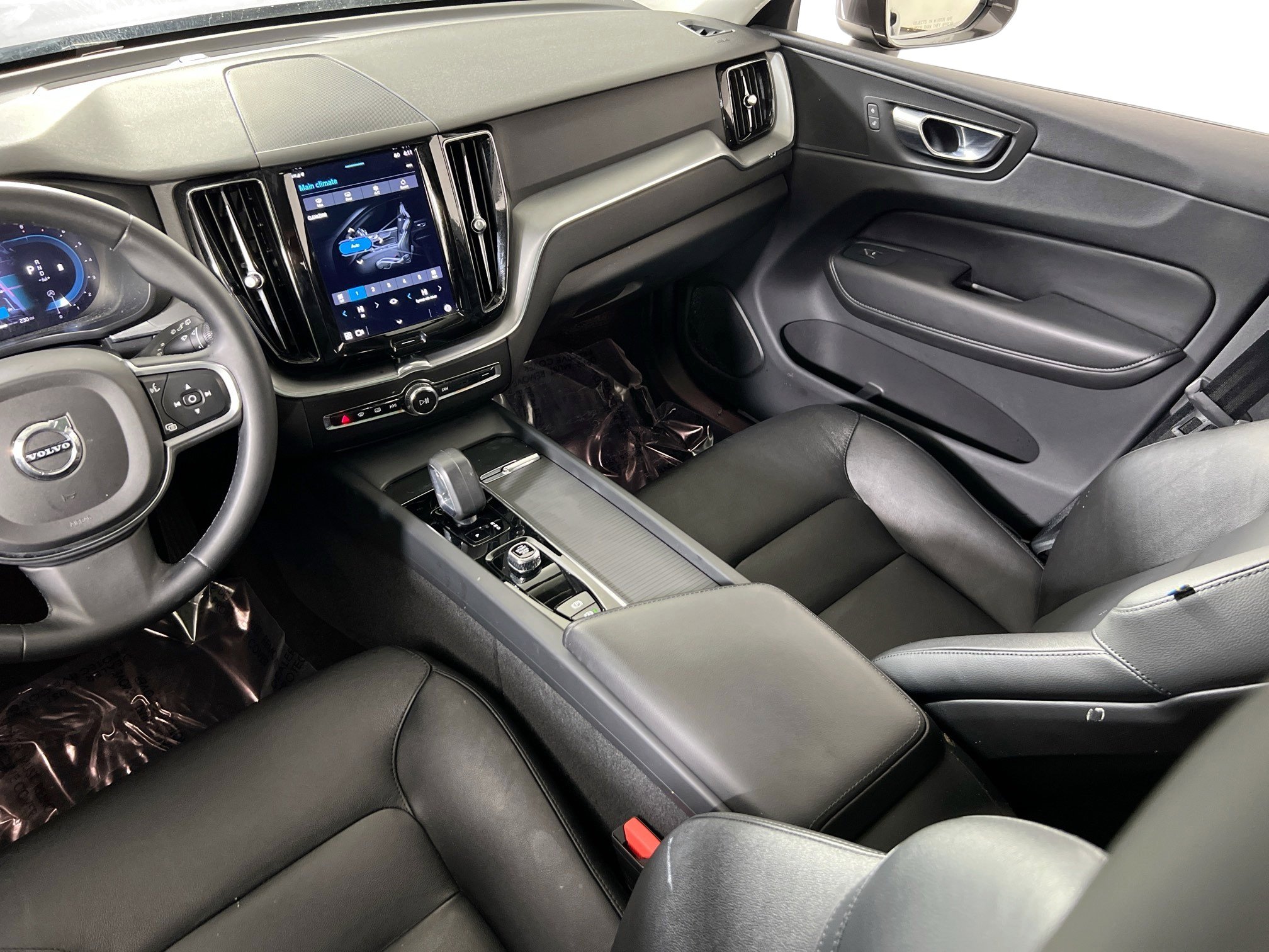 Used 2023 Volvo XC60 B5 Core w/ Protection Package Premier image 23