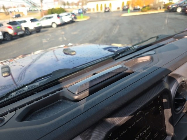 Used 2023 Jeep Wrangler Unlimited w/ Sun & Screen Package image 21