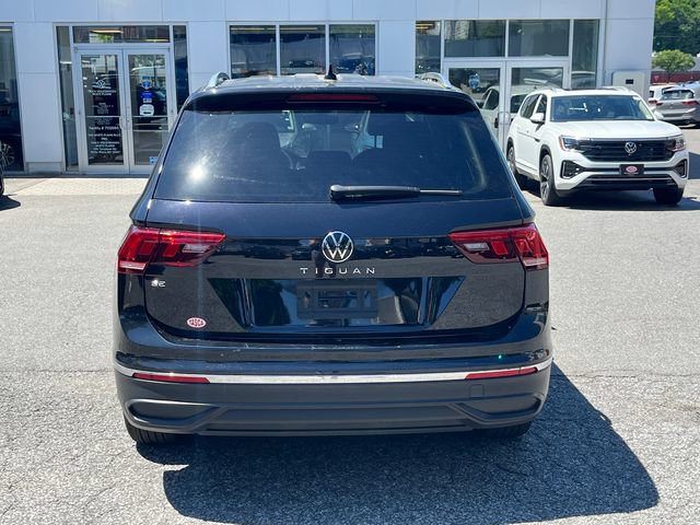 Used 2023 Volkswagen Tiguan SE FWD image 3