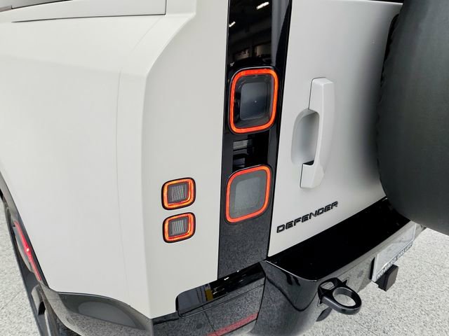 New 2026 Land Rover Defender 110 X-Dynamic SE image 31