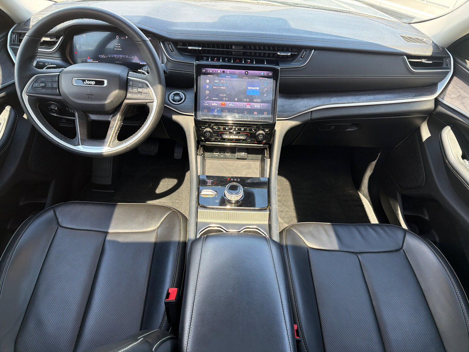 Used 2024 Jeep Grand Cherokee Limited w/ Luxury Tech Group II AWD/4WD image 20
