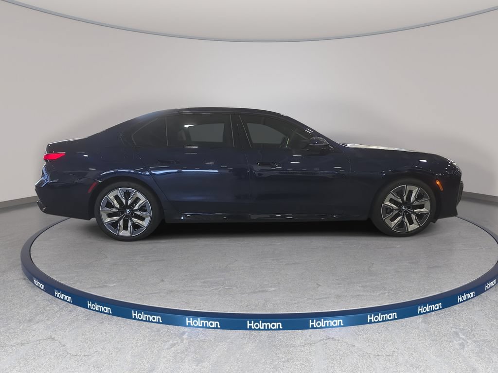 Certified 2023 BMW 760i xDrive AWD/4WD image 4