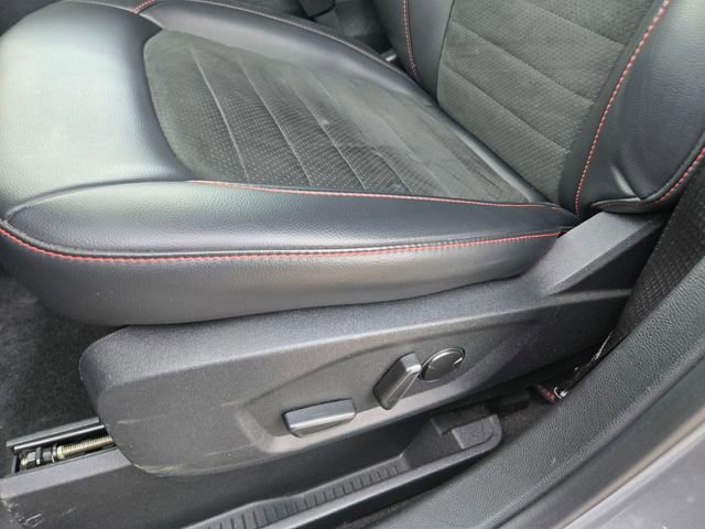 Used 2024 Ford Edge ST-Line w/ Class II Trailer Tow Package image 27