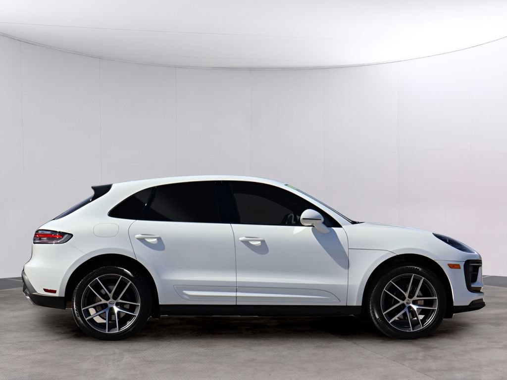 Certified 2023 Porsche Macan image 9