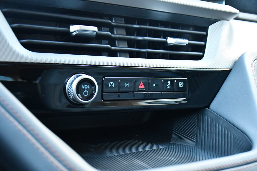 Used 2026 Ford Explorer Active w/ Active Comfort Package image 31