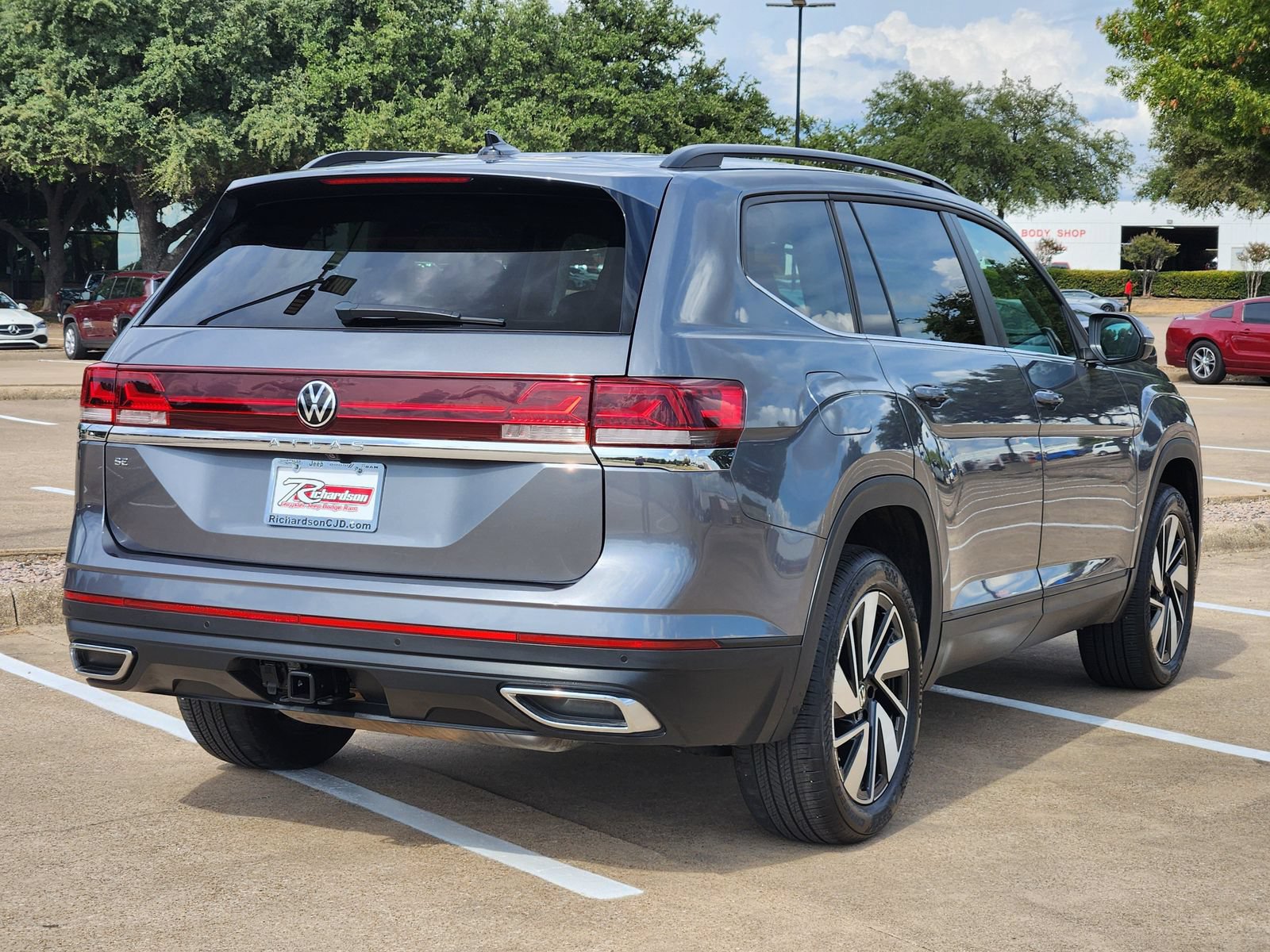 Used 2025 Volkswagen Atlas SE FWD image 6