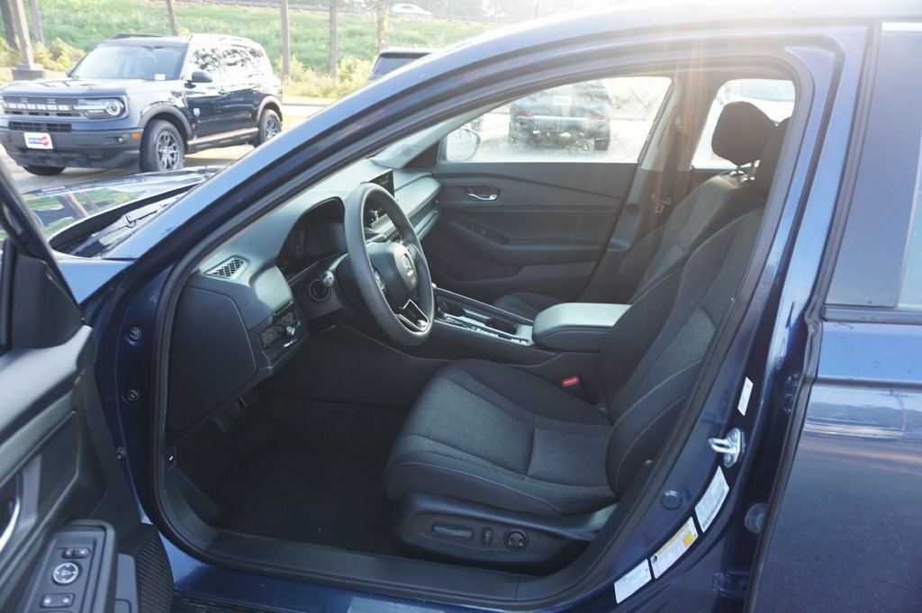 Used 2023 Honda Accord EX image 2