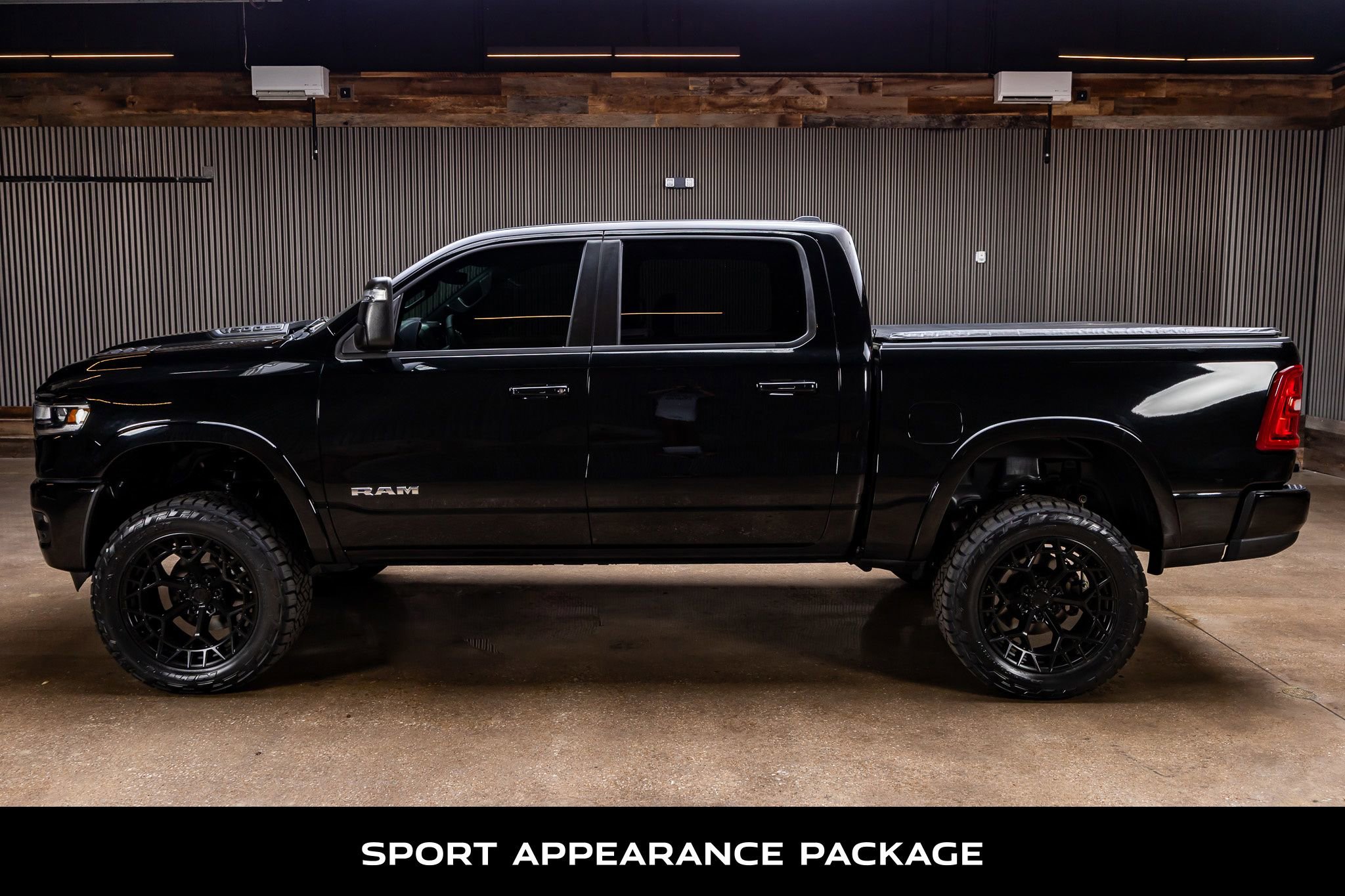 Used 2025 RAM 1500 Laramie w/ Sport Appearance Package AWD/4WD image 6
