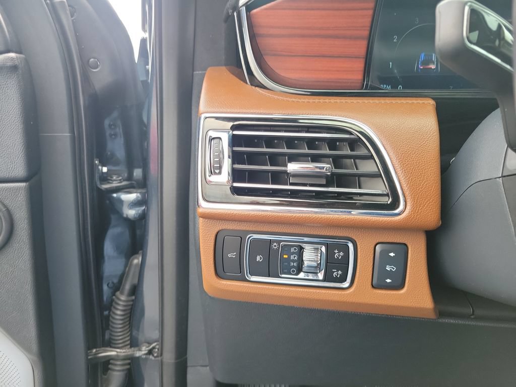Certified 2024 Lincoln Navigator L Reserve AWD/4WD image 22