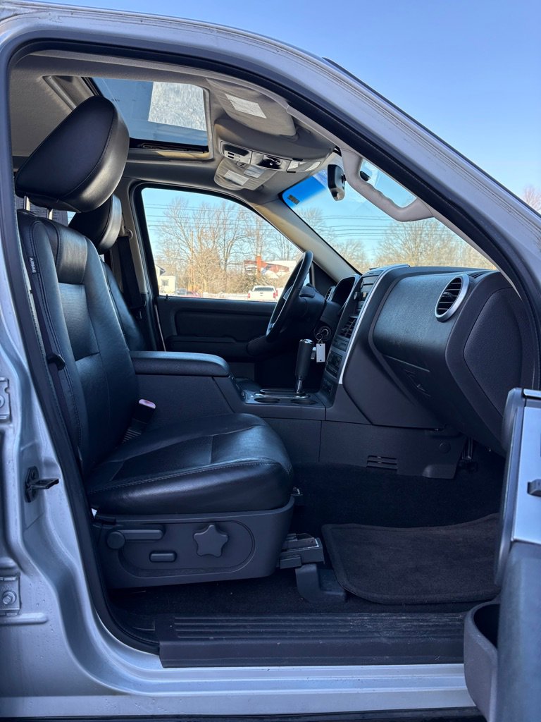 Used 2010 Mercury Mountaineer Premier image 11