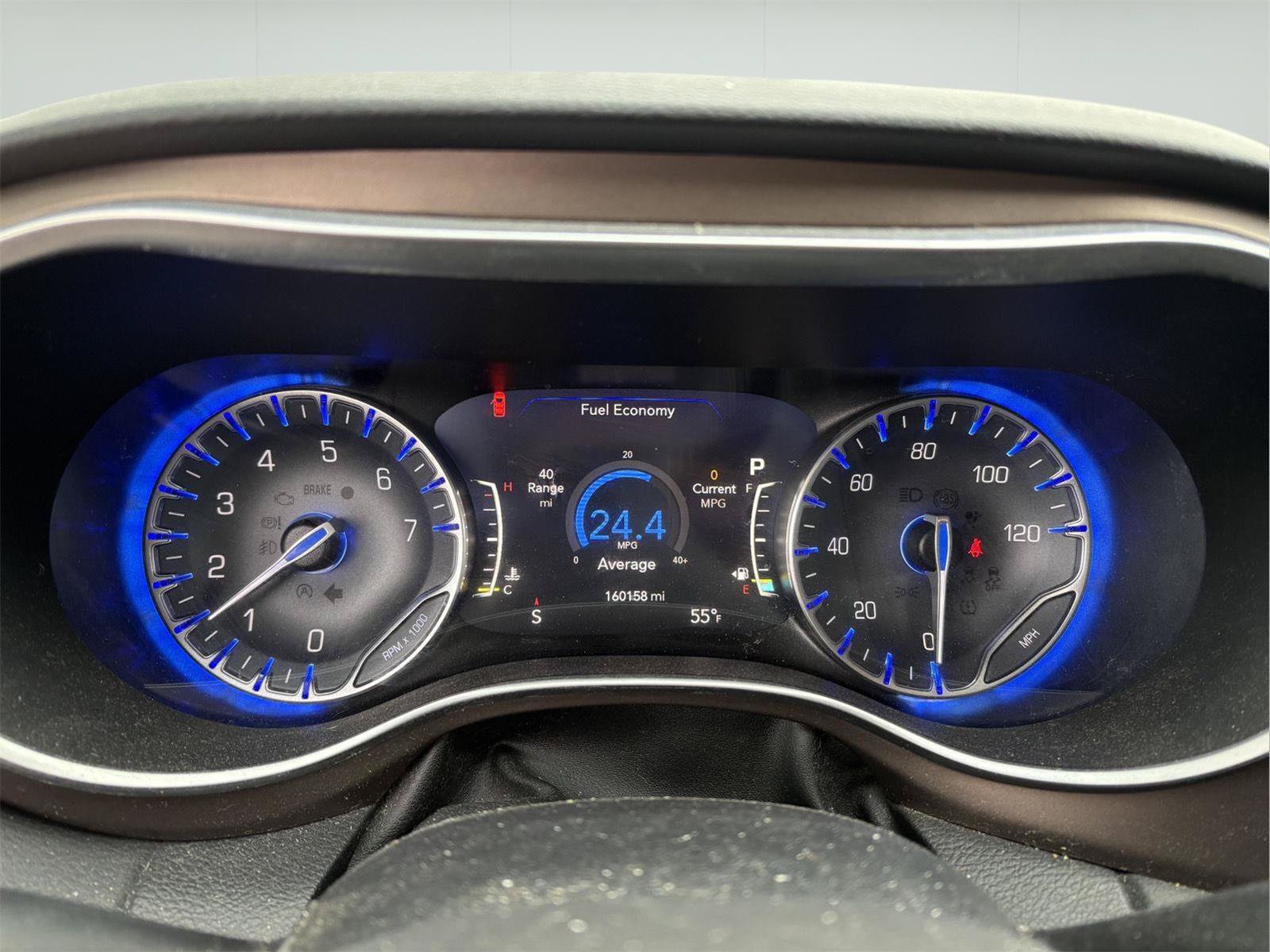 Used 2017 Chrysler Pacifica Touring-L Plus w/ Tire & Wheel Group FWD image 12
