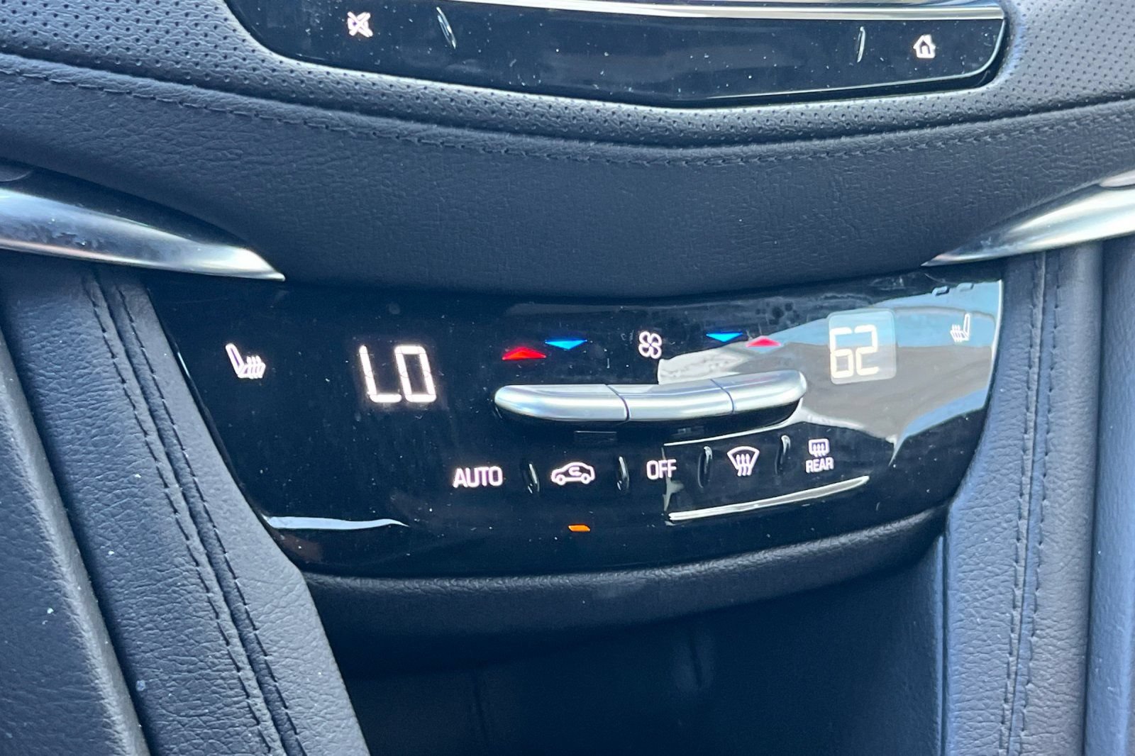 Used 2025 Cadillac XT5 Luxury w/ LPO, Floor Liner Package FWD image 28