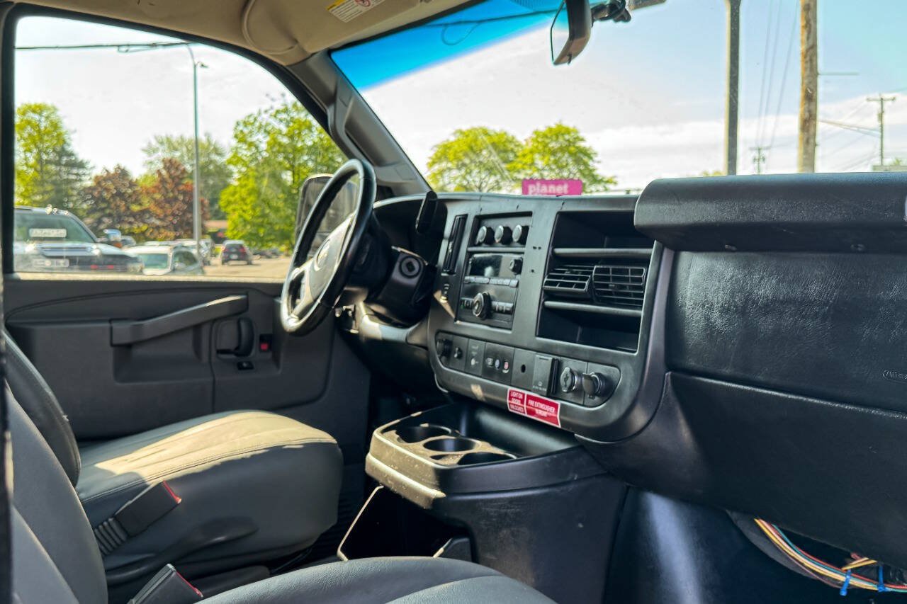 Used 2018 Chevrolet Express 2500 LS w/ Driver Convenience Package RWD image 12