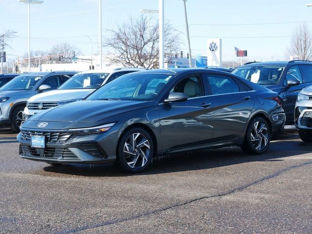 Used 2024 Hyundai Elantra Limited image 3