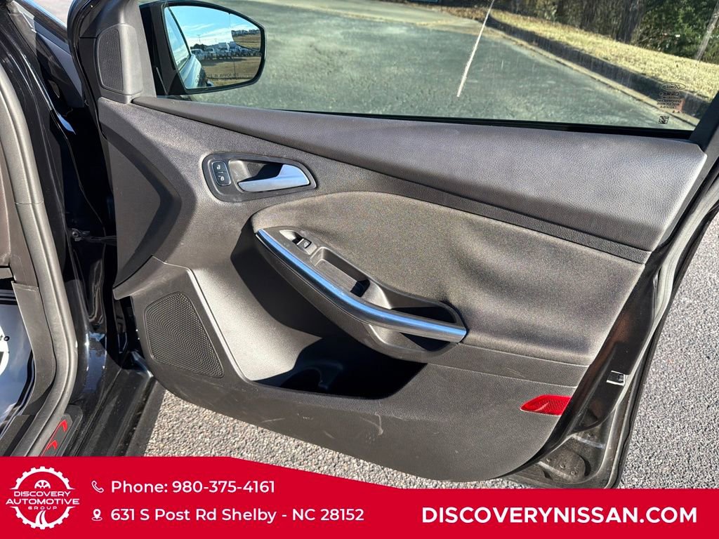 Used 2017 Ford Focus ST image 40